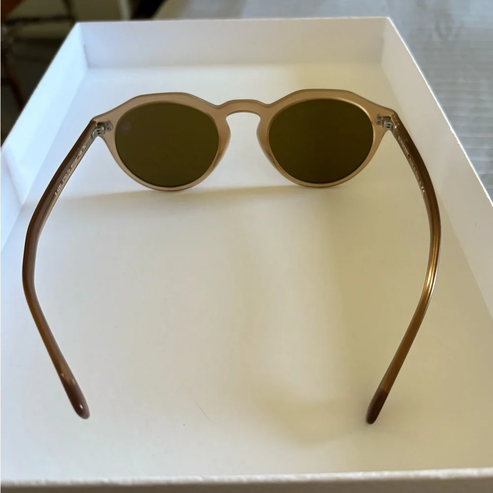 Burberry round frame
